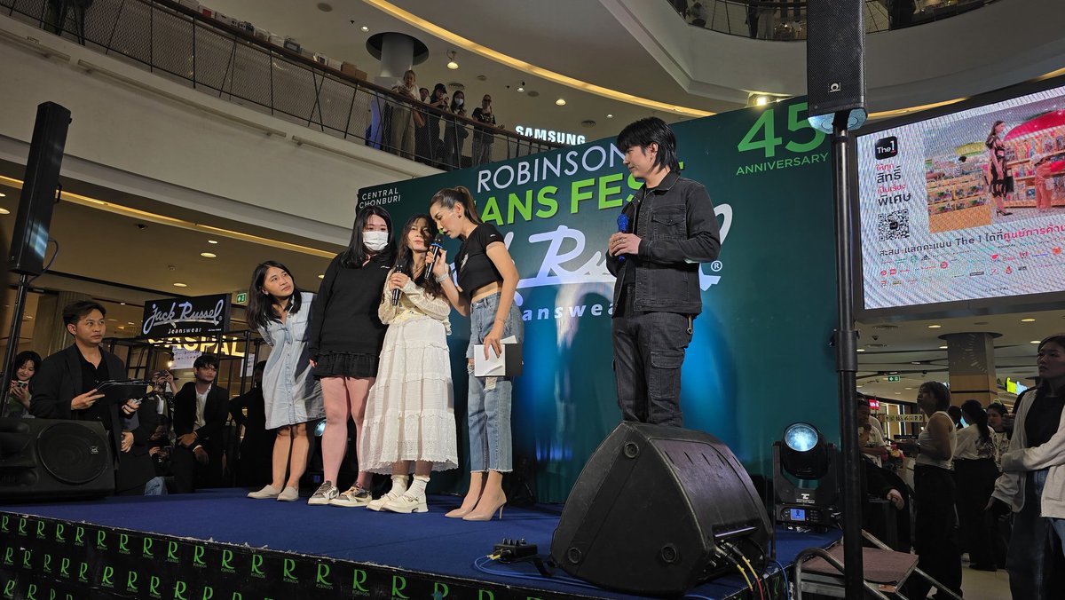 Team A มาลุ้นกันว่าน้อนบิวจะพาทีมชนะมั้ยรอบนี้ 😝

Build Wearing Denim
#RBSJackRusselXBuild