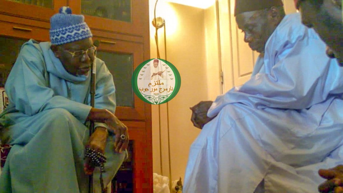 Fatimat34174445's tweet photo. Sy Malick wetal nguaniou🤧 nioune wa Moultazam Daara Serigne Mor Diop dougn la faté moukk🥹ndakh Dane ngua wakh « Tivaouane kouma si guenei adiouma si nguone kokou diaral nama Lou reuyyy ». Motakh Sa dem gui dougn miss moukk🥺. Dila ñanal dougn si djoukk moukk🤲. 
#alamine https://t.co/9mIFvjOFrj