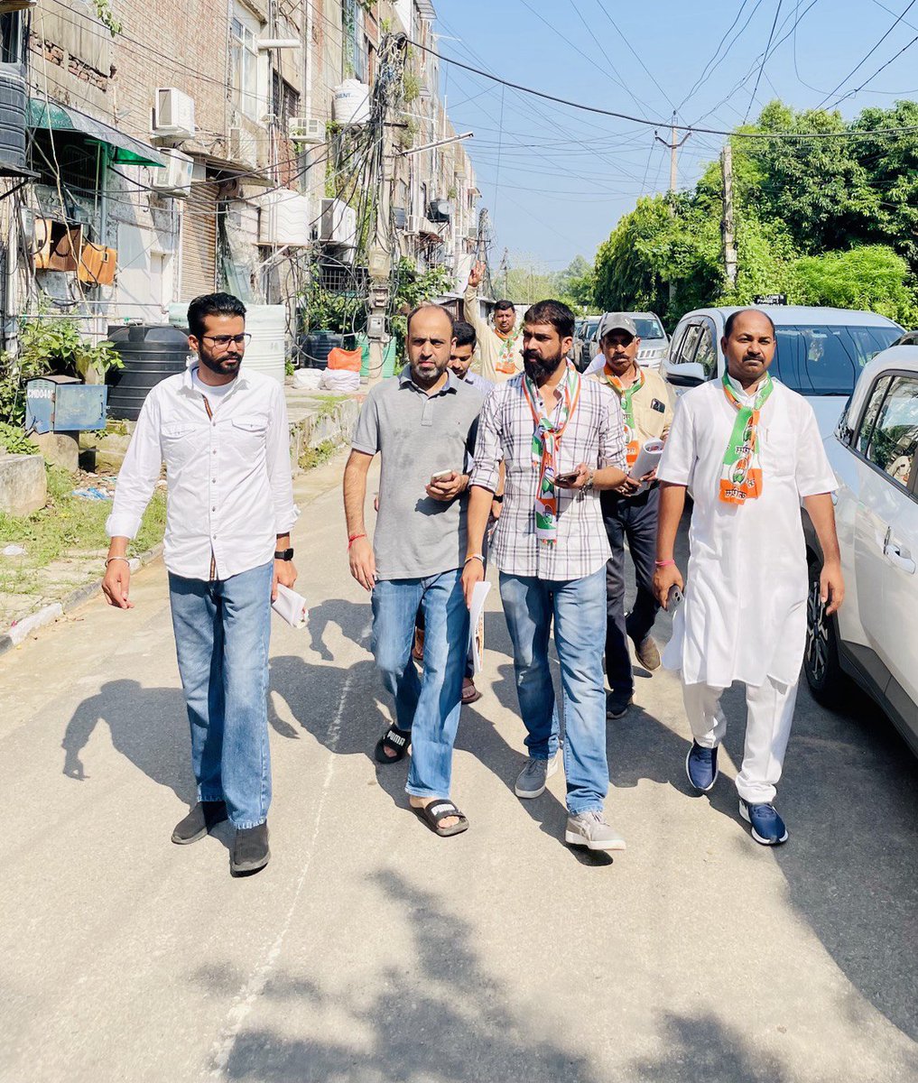 dampy_malhotra's tweet photo. Early morning door to door campaign @ Swastik Vihar, #Panchkula for @INCHaryana candidate @cmbishnoi ji..
@sidbishnoi 
#HaryanaElection2024 https://t.co/hEkNRxDIu3
