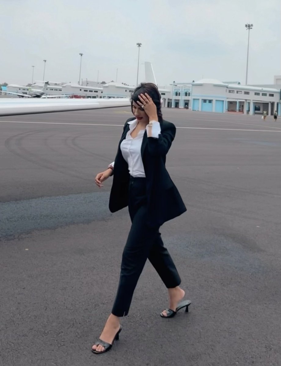 DjGouri's tweet photo. Just Me & My Second Home ✈️🖤
.
.
#djgouri #flyingcrew #privatecharter #flyinghigh https://t.co/NYGvGc0Eju