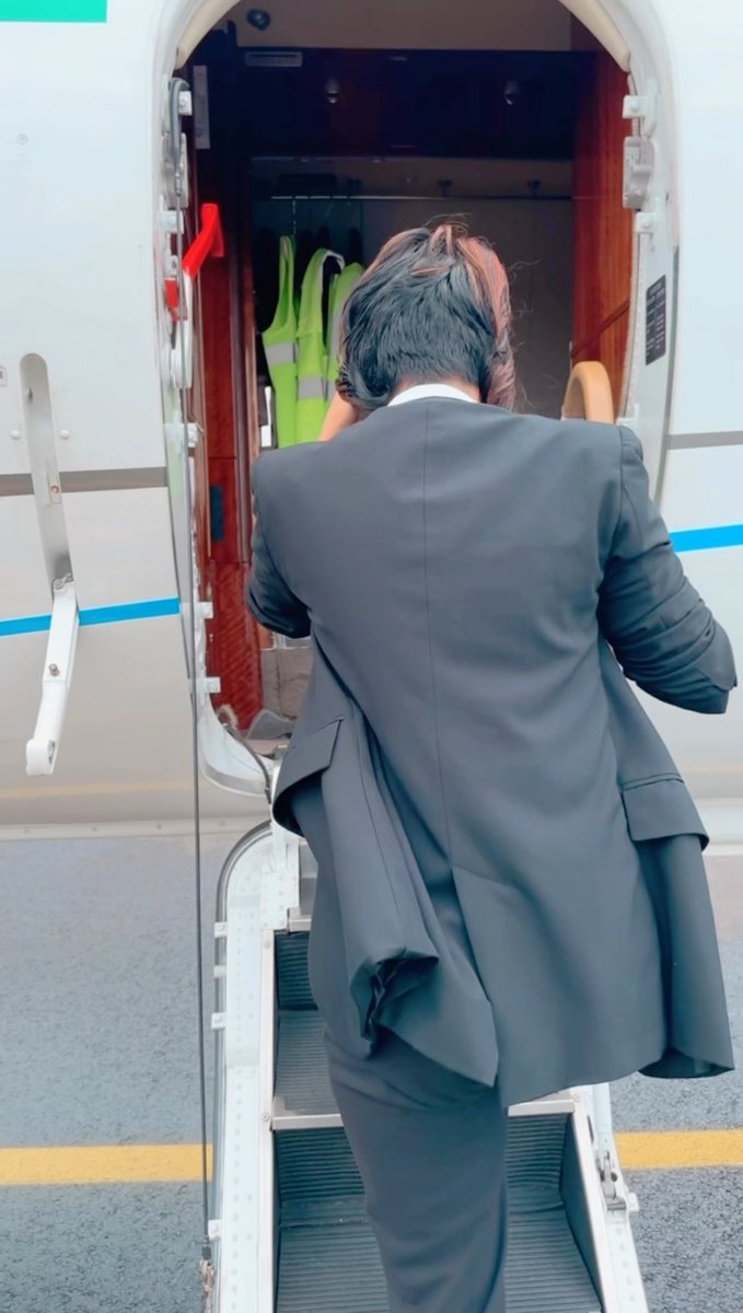 DjGouri's tweet photo. Just Me & My Second Home ✈️🖤
.
.
#djgouri #flyingcrew #privatecharter #flyinghigh https://t.co/NYGvGc0Eju