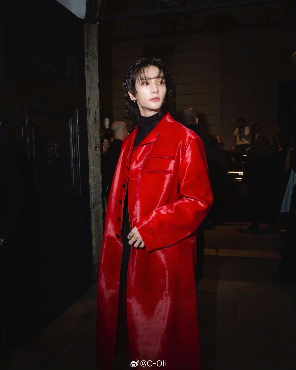 hjsvvtamin's tweet image. Versace Prince 👑 

#HyunjinxVersaceSS25 
#HyunjinAtMFW24
#VersaceSS25 
@Versace