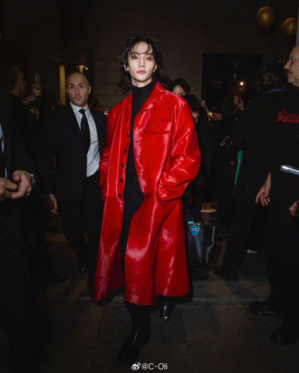 hjsvvtamin's tweet image. Versace Prince 👑 

#HyunjinxVersaceSS25 
#HyunjinAtMFW24
#VersaceSS25 
@Versace