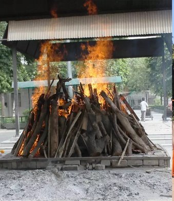 NewsAlgebraIND's tweet photo. BIG NEWS 🚨 Delhi Waqf Board now stakes claim on Hindu Cremation ground in Delhi.

Waqf board even claims DTC Bus stand, DDA office, 6 Hindu Temples, 4 lane road.

Waqf also claims MCD garbage dump as its own.

Yesterday Zakir Naik said, World's most expensive building, Ambani's Antilia is a Waqf property.