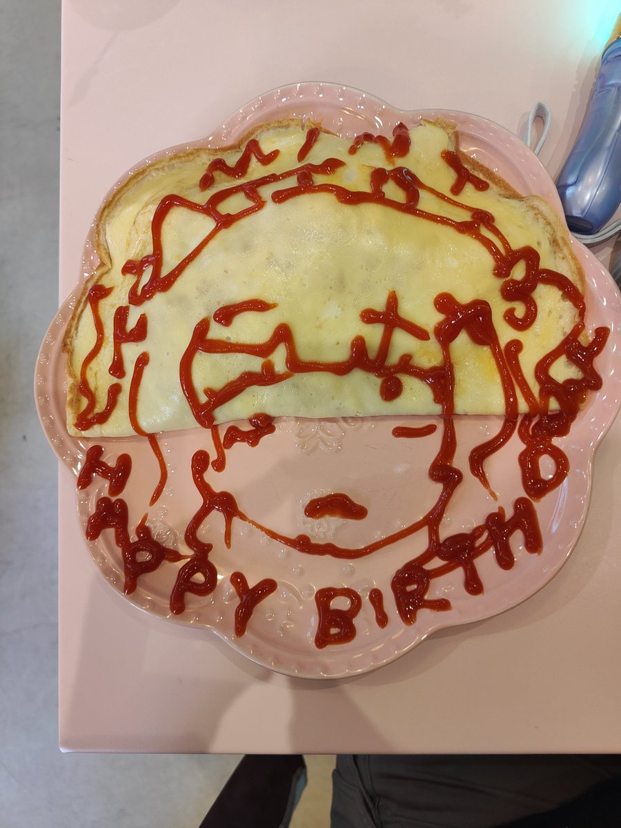 AeluxArctail's tweet photo. ありがとHina and #mintUK wisps, the mini concert and mint themed day was a blast :3 
Hina: her eye fell off the omurice tehe pero~
#ミント心霊写真 #mintfantome https://t.co/JhdNX9kTqe