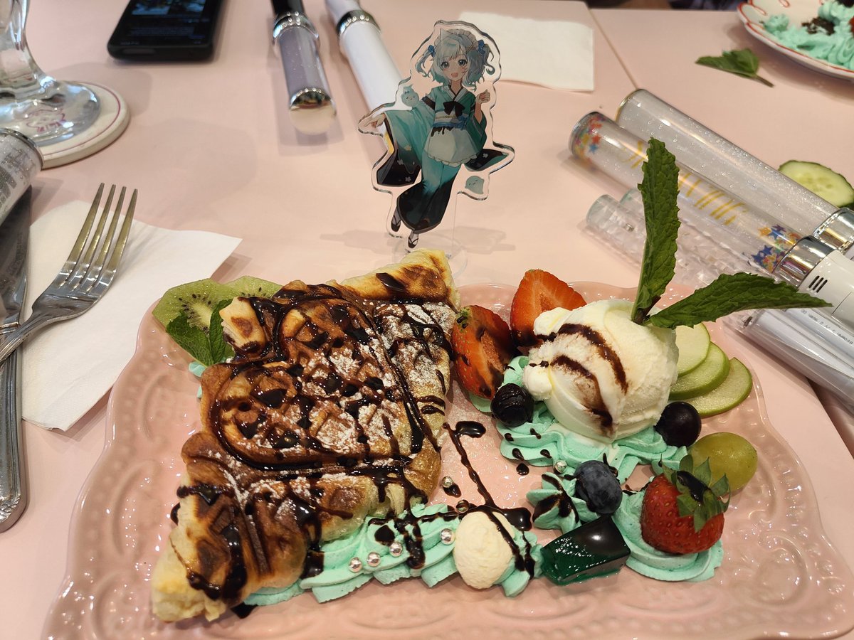 AeluxArctail's tweet photo. ありがとHina and #mintUK wisps, the mini concert and mint themed day was a blast :3 
Hina: her eye fell off the omurice tehe pero~
#ミント心霊写真 #mintfantome https://t.co/JhdNX9kTqe