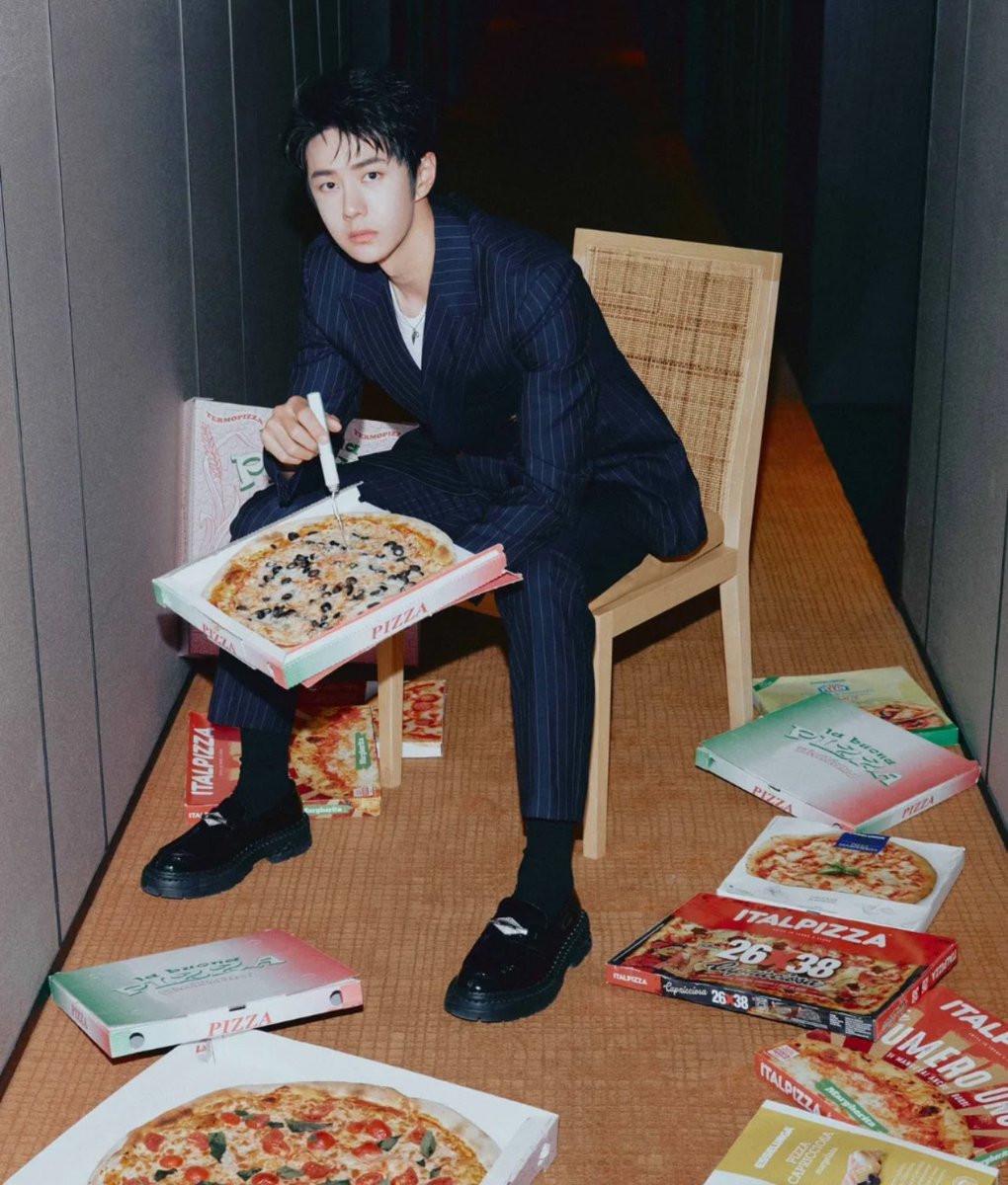fallinginyibo85's tweet photo. ถ้าอี้ป๋อชวนกินพิซซ่า จะเลือกสั่งหน้าอะไรกัน

WANG YIBO AT JC WORLD MFW25
#YIBOxJimmyChooMFWSS25
#JimmyChoo @jimmychoo
#MFWSS25 #MFW
#MilanoFashionWeek
#MilanFashionWeek #WangYibo https://t.co/hjJqJEz6hN