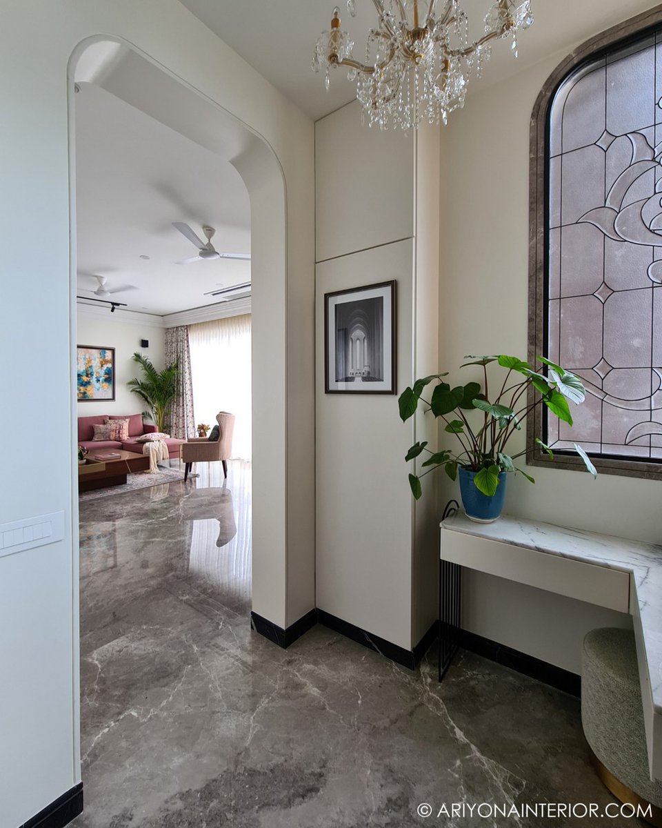 AriyonaInterior's tweet image. We arched the entryway and window and fit the shoe cabinet in the corner.

Click lttr.ai/AXKjg to see all pics of this foyer.

#FoyerDesign #Entryway