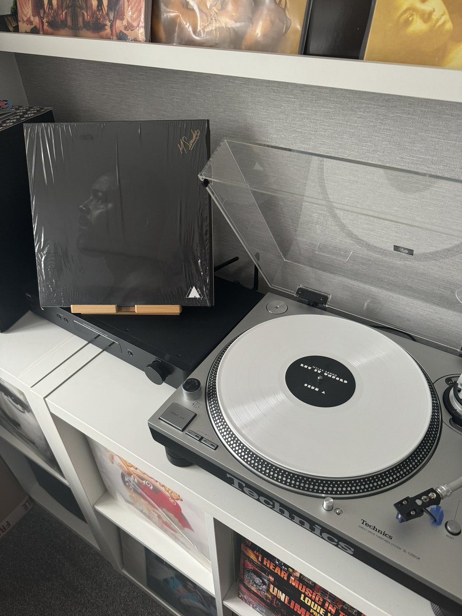 geezerFunk's tweet photo. @mylessanko  My son ordered the vinyl that came yesterday, such a good album !
We’re really looking forward to Ronnie’s. Loved the message on the message
Cheers Myles !! 🔥🔥🤛🤛🙏🙏 https://t.co/Db6hbyt559