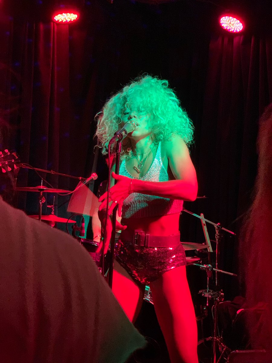 DOMOfash_'s tweet image. I attended a little Concert (never been to a concert) she was mesmerizing ❤️ dont know her @