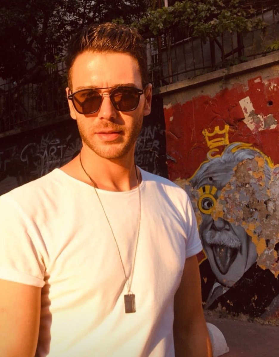 Beyaz bence #OğuzPeçe