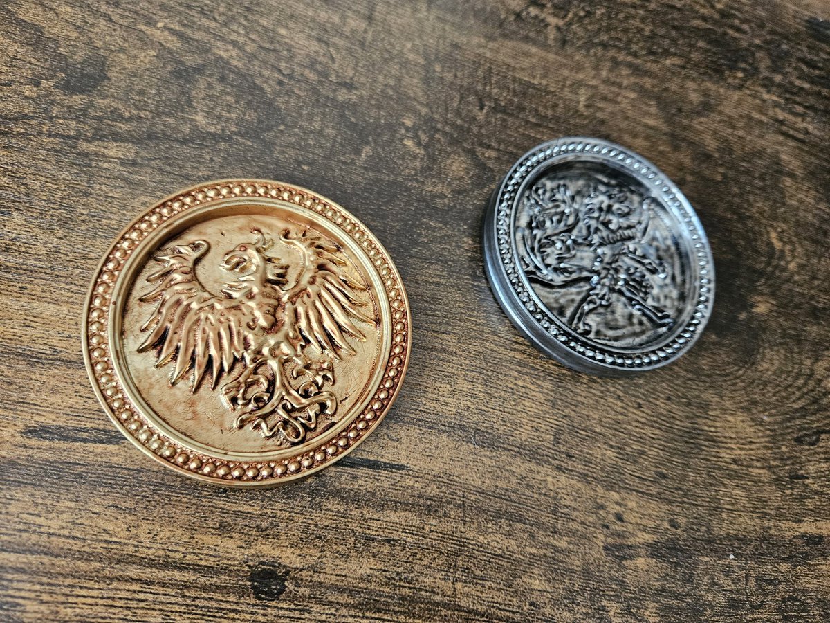 EvilResource's tweet image. "A circular depression. There's a eagle/wolf-shaped emblem carved inside." I am overjoyed with the replicas of the infamous Eagle &amp;amp; Wolf Medals, they are sublime. Many thanks to @Dways3 for the outstanding job they did creating these, highly recommended! #REBHFun #ResidentEvil