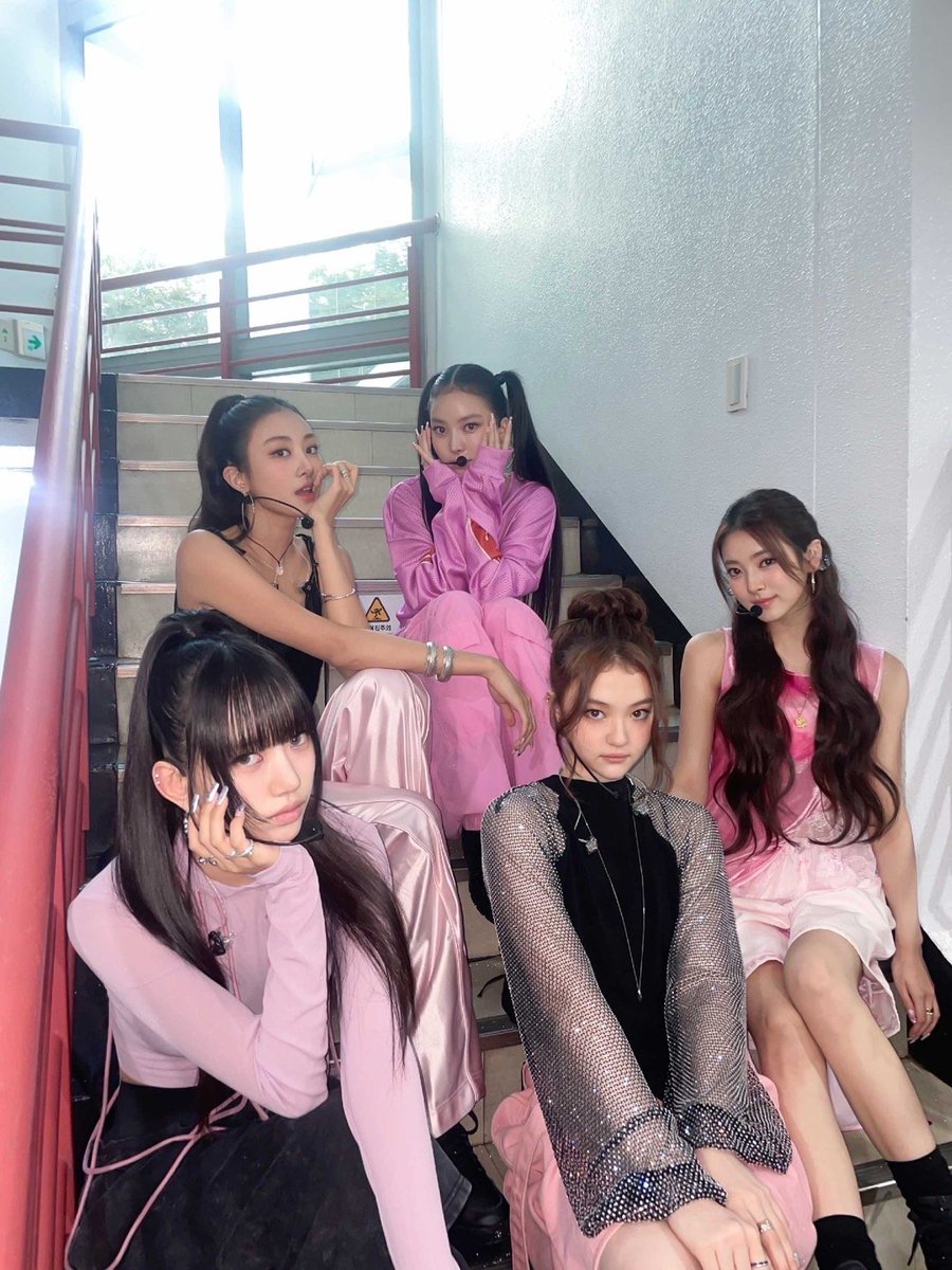 [📸] 240922 #MENOVV

SBS 인기가요 🩷😎

#MEOVV #미야오 #MEOW
#THEBLACKLABEL #더블랙레이블