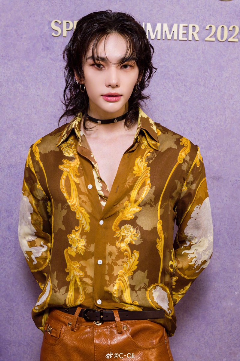 hyunesz's tweet image. 미친 얼굴아..

#HyunjinxVersaceSS25 #HyunjinAtMFW24 #VersaceSS25 @Versace