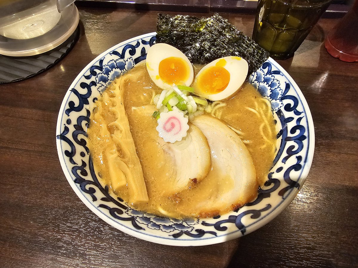 mentalsytok's tweet photo. 【東京駅　斑鳩】
東京駅の東京ラーメンストリートの中のお店です。

初実食でした。魚介系のあっさりで、2杯続けてでもいけそうな感じでした。

やっぱり完成度が高いお店が集まっていますね東京ラーメンストリート！！

#斑鳩
#ラーメン
#ラーメン好きと繋がりたい https://t.co/xxkuRcHNsi