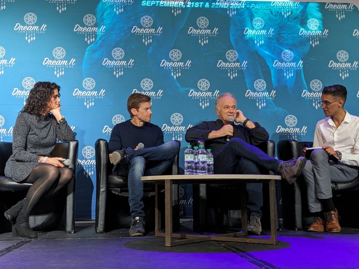 RosterCon's tweet photo. Premier panel de la journée avec Melissa, Gideon &amp; John #BHF3 #TeenWolf https://t.co/8pOWi5pjdC