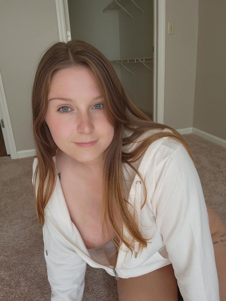 Mature Moms tweet media