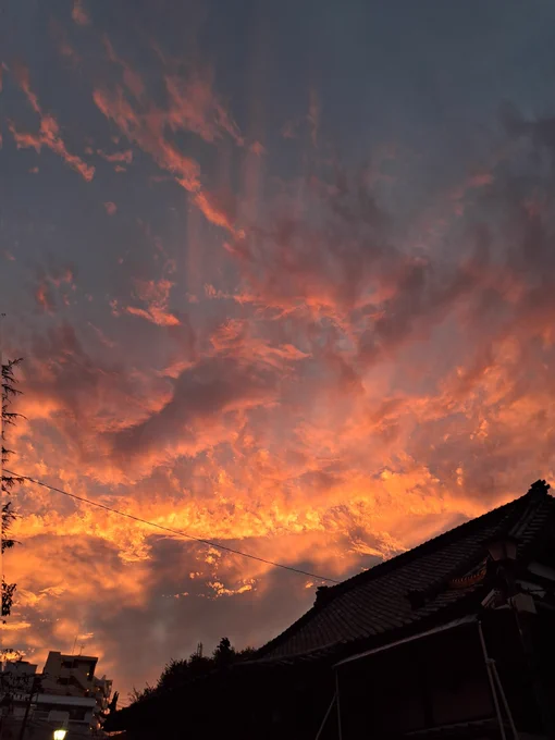 空が焼けてる 