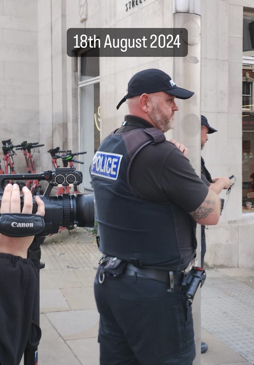 GBCMANCHESTER's tweet image. This officer from Merseyside Police on two separate occasions doesn’t wear collar numbers, won’t give them when asked!! @netpol #protest