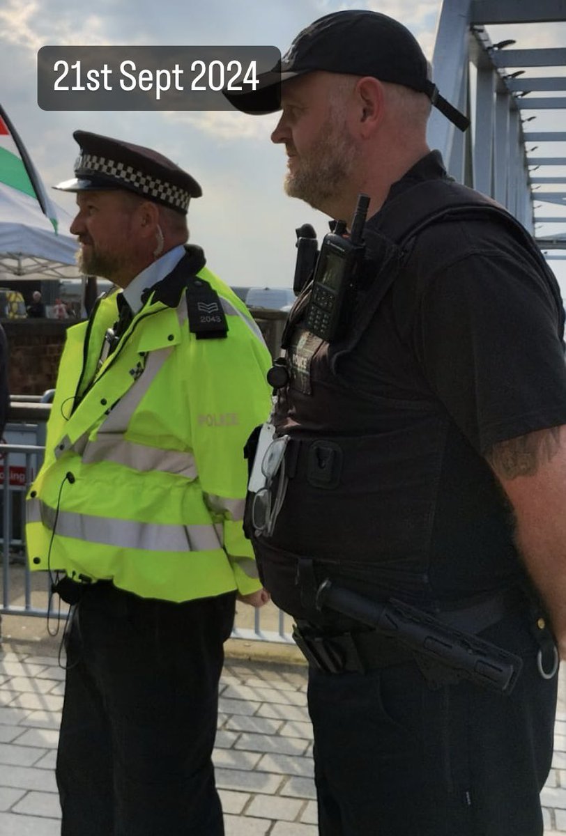 GBCMANCHESTER's tweet image. This officer from Merseyside Police on two separate occasions doesn’t wear collar numbers, won’t give them when asked!! @netpol #protest
