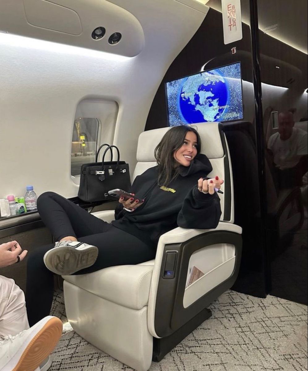 Diorgirlx's tweet photo. i am creating the life of my dreams https://t.co/2ajFOcngq7