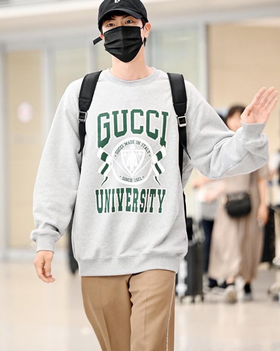 Jin Koreyaya geri qayıtdı!

DARLING OF EUROPE JIN
FACE OF GUCCI JIN
JIN AT MILAN FASHION WEEK
#JinxGucciSS25 #GucciIstante
#GucciSS25 #Jin #BTSJIN @Gucci