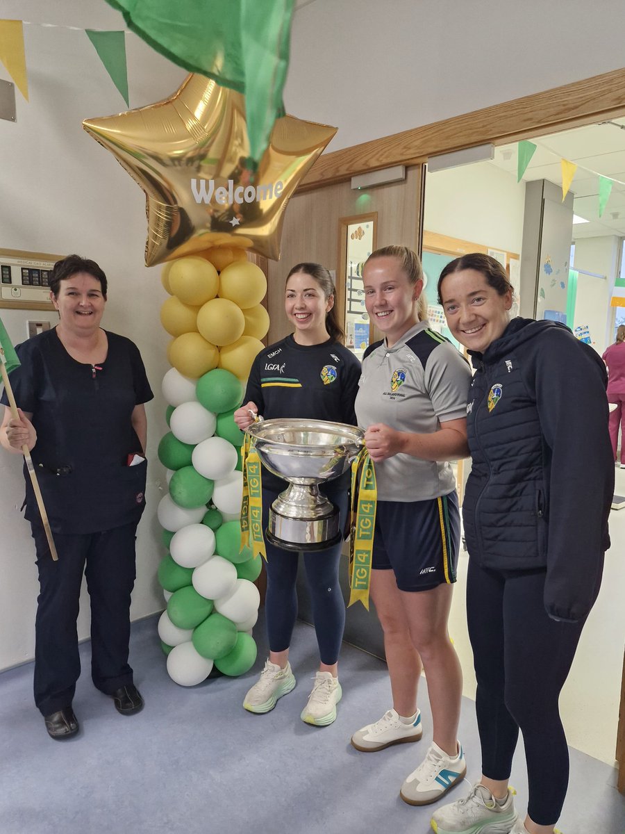 mena_mcmorrow's tweet image. 🏆🏆🏆ALL IRELAND CHAMPIONS!! LEITRIM LADIES! 🟡🟢
So delighted to have these fab winners visit our little unit & chat with the kids, parents & staff!! @EMedSligo @MauraHeffernan2 @bernie_biesty @carolinebeirne2
@CatherineGlanc3
