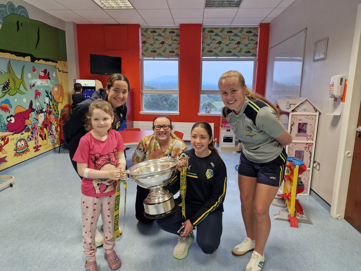 mena_mcmorrow's tweet image. 🏆🏆🏆ALL IRELAND CHAMPIONS!! LEITRIM LADIES! 🟡🟢
So delighted to have these fab winners visit our little unit & chat with the kids, parents & staff!! @EMedSligo @MauraHeffernan2 @bernie_biesty @carolinebeirne2
@CatherineGlanc3