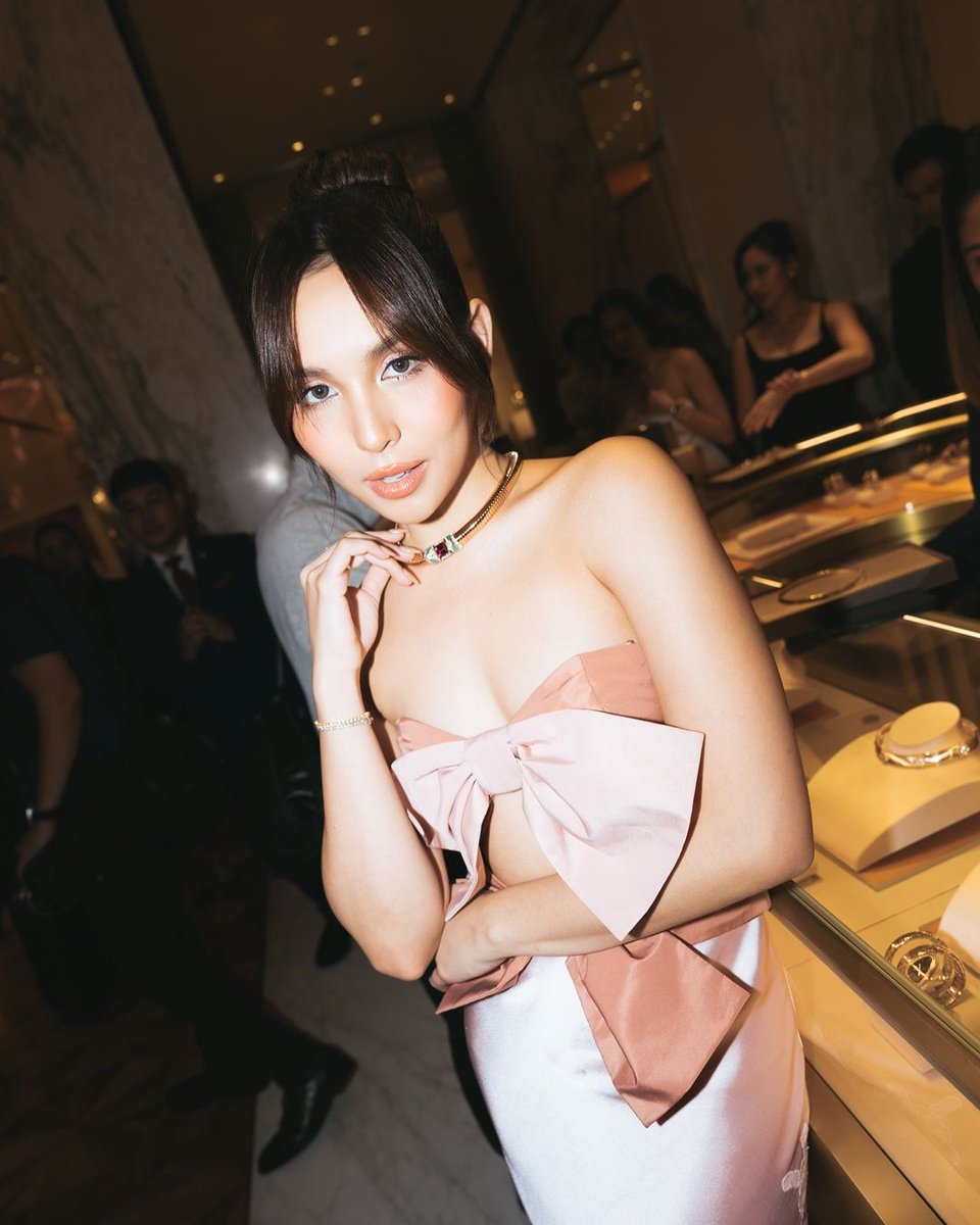 psngayondigital's tweet photo. STUNNING LADIES ✨

Aktres na si Kyline Alcantara, nag-share sa Instagram ng ilan niyang stunning photos mula sa isang event.

Makikita naman sa ilang photos ang celebrities na sina Nadine Lustre at Chie Filomeno.

(Instagram/itskylinealcantara) https://t.co/Me7l7ZUADS