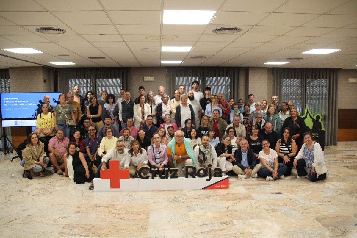 Antena3Galicia's tweet photo. 👨‍👩‍👧‍👦 Más de 200 personas han participado en el Encuentro anual de Familias Acogedoras de
@cruzvermella en Galicia.  

🧑‍🍼En la comunidad, 295 niños y adolescentes han sido acogidos entre enero y agosto este año. En este momento, 239 menores están en acogida y otros 56 a la espera. https://t.co/F2HbLCHsUm