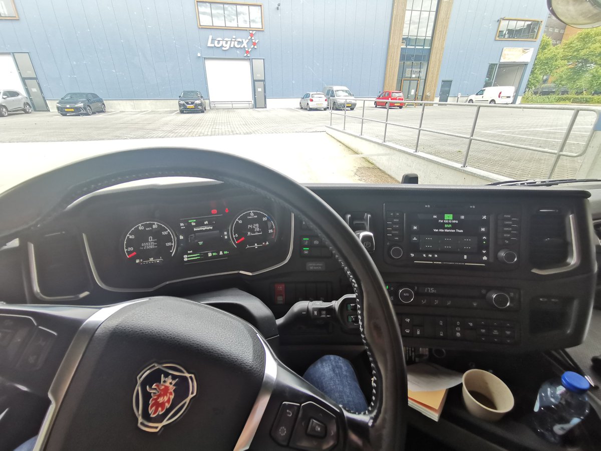 TheJanisary_'s tweet photo. @Bytullah_24 @1gawur Olsun be kanka. Scania sürüyorsun. Volvo'ya 10 basar. https://t.co/WJaThzUcVG
