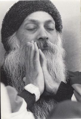 Fparrhesia's tweet photo. “Üç istek sizi başkalarının kölesi yapar; sevilme isteği, beğenilme isteği, takdir edilme isteği.”

 —Osho https://t.co/0ZaniJIDgm
