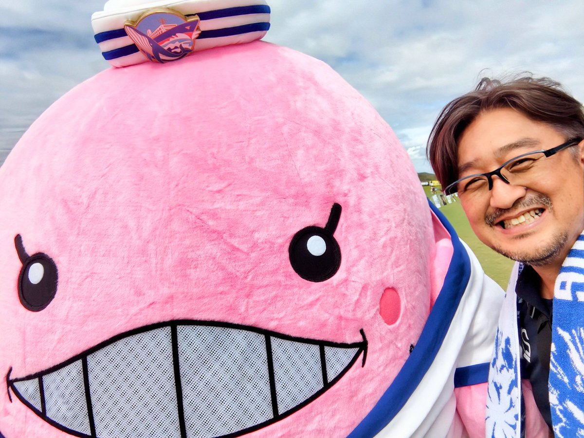 KStadiumGourmet's tweet photo. FCバレインvs福山ユナイテッドFC！
後半のロスタイムにPK。２−１でバレイン下関の勝利！
捕鯨船・関鯨丸マッチデー！
マスコットのバレミちゃんも登場〜！スタグルは、ナガスクジラの串焼きです。
他にもロースト鯨バーガーも美味かった！ https://t.co/ounSJbdE4I