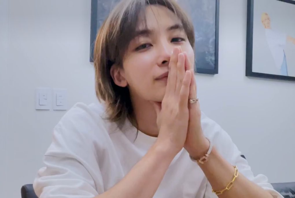 wonubliss's tweet photo. JEONGHAN 🤍🤍🤍 https://t.co/sCxZLcrpwx
