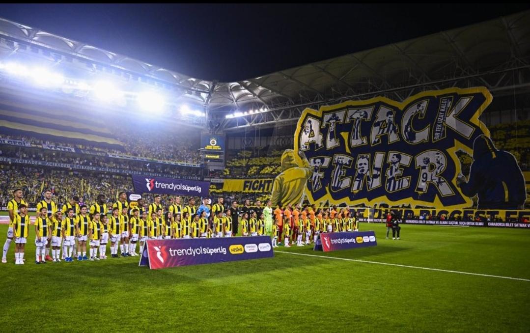 Ppoti1907's tweet photo. Futbolda Dün yoktur, bugün ve gelecek günler vardir.
Pazartesi Samadraya gidiceksiniz, bu maglubiyeti tükürüp, kafayi kaldirip yolunuza devam edeceksiniz.
Basinizda bir maglubiyette kitabi kapatacak Hoca yok.Camianin genlerinde kacis yok
Fenerbahce Pes Etmez.
#AttackFener https://t.co/gGrSwxBQd2