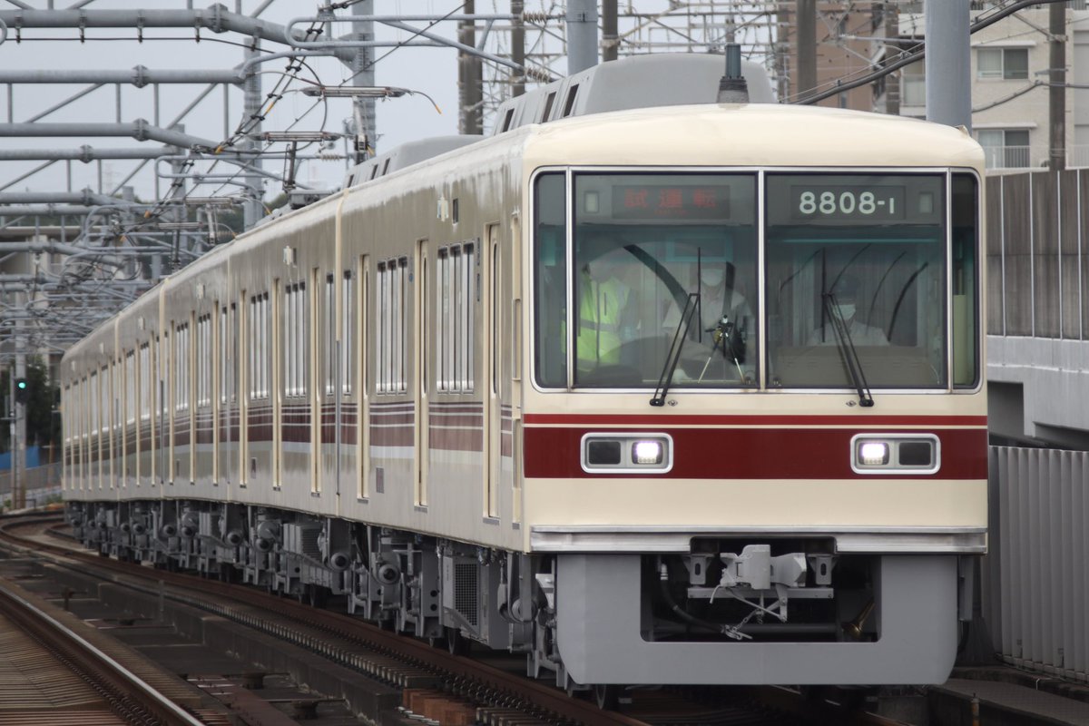 tobu50000kirai_'s tweet photo. 8808f くぬぎ山出場試運転
同業者の皆さんお疲れ様でした…！
#新京成　#8808f #くぬぎ山　#試運転
#復刻塗装 https://t.co/2mXA2VXgku