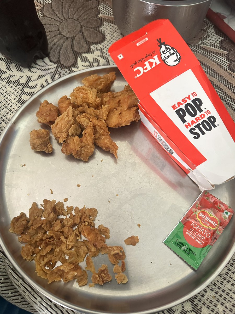 dsnaidu09's tweet photo. @KFC_India @kfc - what crap is this? Medium popcorn chicken and what is the waste packed in your food? Do you have common ethics when selling food?!! Shame on @KFC_India  #Mogappairbranch #Chennai https://t.co/AXpSMbbzvd