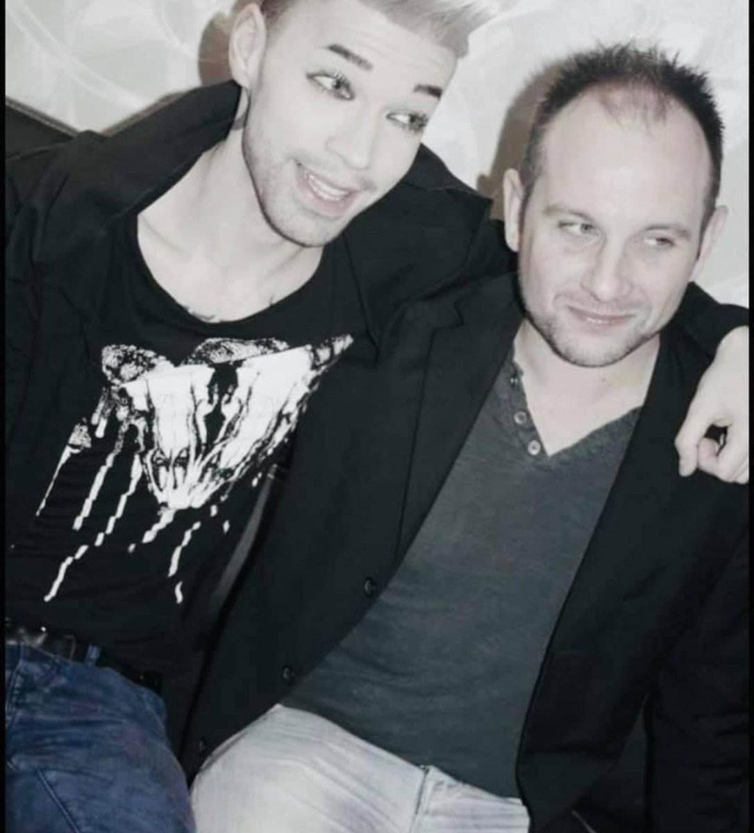 BizetMichael's tweet photo. J'allume #TF1 et je tombe sur mon ancien client Bruno Moneroe, il a bien changé 😭🙄 https://t.co/PZ17ZkYkJd