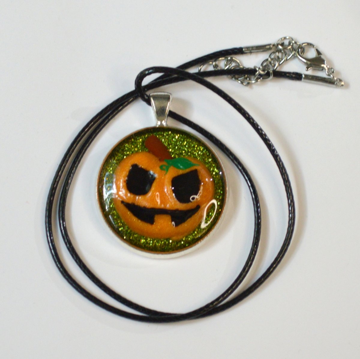 femmecraft's tweet photo. Who's ready to get #Spooky? It's nearly time for Halloween, and this adorable little glow in the dark pumpkin is looking to brighten up your Goth Christmas! https://t.co/wANUOcLmiO
