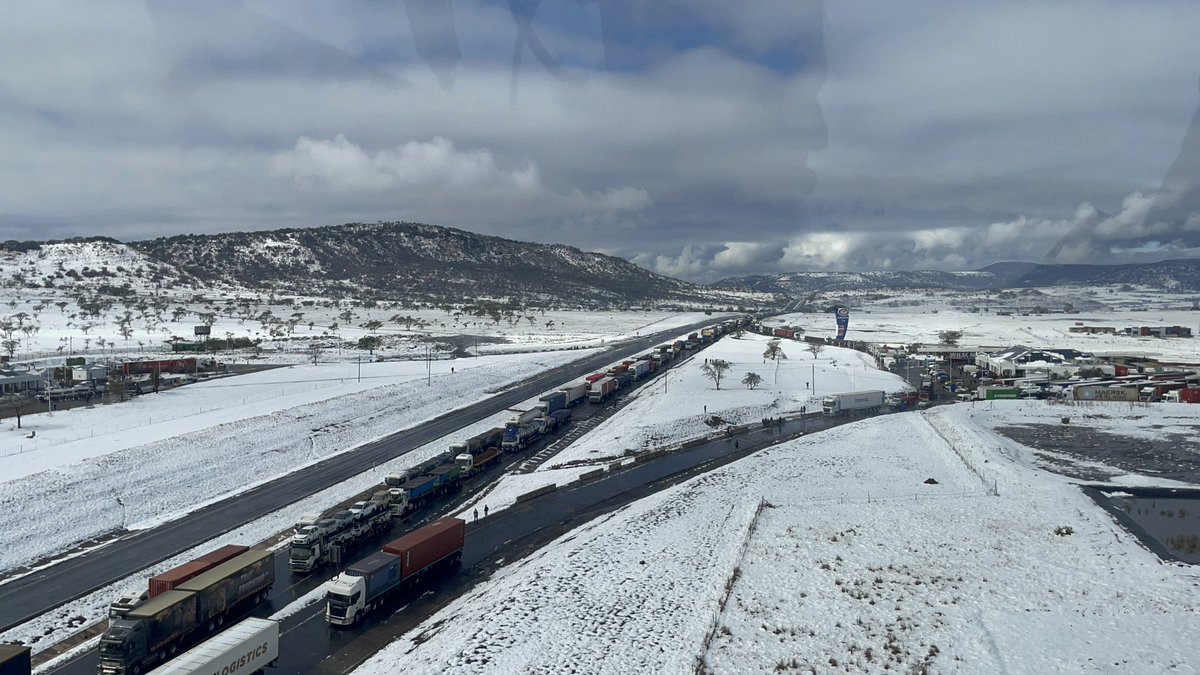 DasenThathiah's tweet photo. The situation on the N3 is improving, as emergency teams continue to push on to get roads cleared and motorists freed. 

The backlog remains a problem and unnecessary travel is still not advised. 

More on @eNCA #DStv403. https://t.co/j2htiXrcic