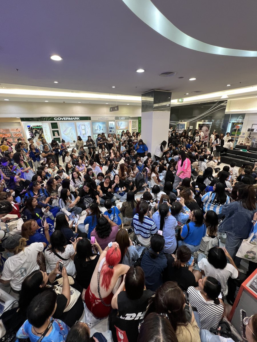 bluuniverse0406's tweet photo. ประชากรรวมพล ล้นหลามมาก

Build Wearing Denim
220924 #RBSJackRusselXBuild
@JakeB4rever https://t.co/0bYixdDygG