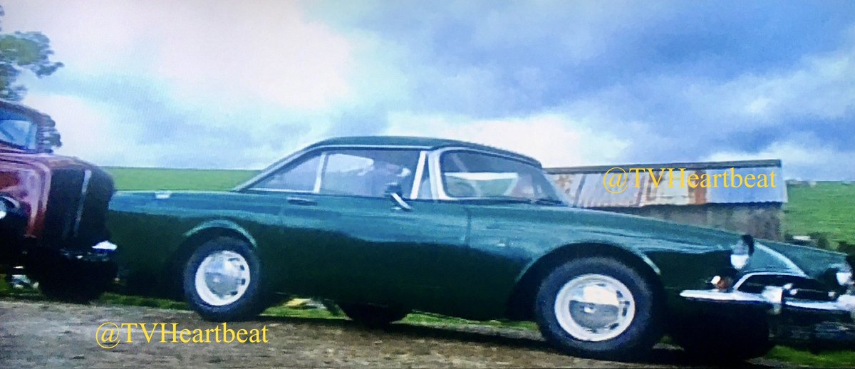 TvHeartbeat's tweet image. For #SideViewSunday; Jackie Bradley’s cute little #HillmanImp and her upgrade - the stunning #SunbeamAlpine (I need that in my garage!) #Heartbeat 🩵💚
