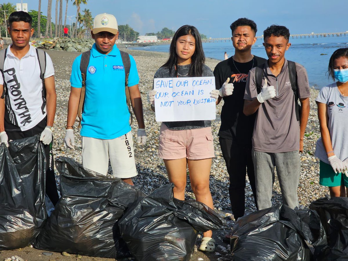 LicypriyaK's tweet photo. Some glimpses of today’s beach cleanup campaign in Dili, East Timor 🇹🇱. Ocean 🌊 play very crucial role in fighting the global climate crisis. If we keep destroying them with plastic pollutions, we’re killing our planet.

Thanks Green Guardian East Timor for inviting me to join the campaign. I extended small support to them. 🩵🙏🏻

East Timor has one of the cleanest beaches all around the four side of the coastline of the country. We have to learn a lots from this small tiny nation.

I will continue to support other youth and children led organisations in Timor Leste 🇹🇱 who are doing exceptional innovative works to fight the global climate crisis.