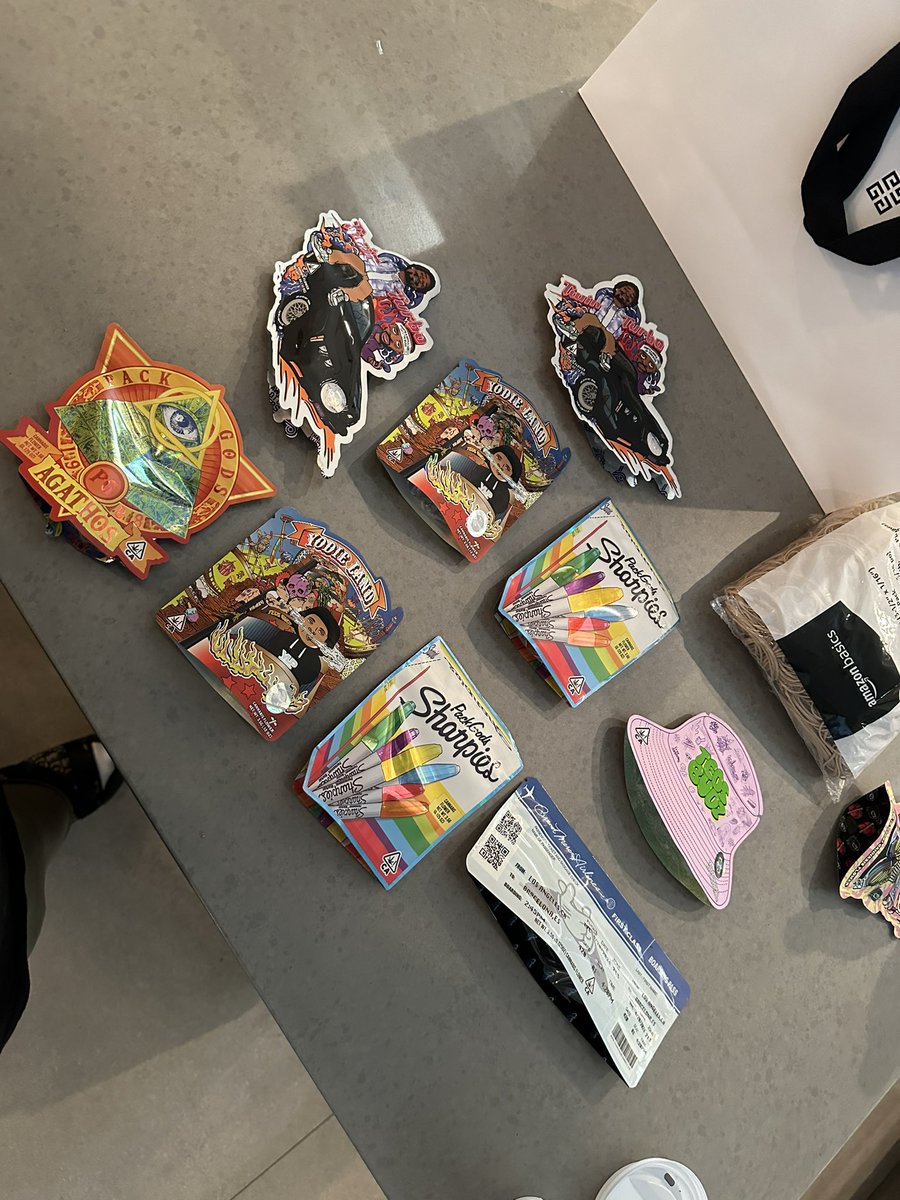 Hoesay25's tweet photo. @Tedsbudzco_ @cornfedtedd @Zatix420 @zabacannabisco @RichTheFactor10 @packgods Whole lotta ZA 🔥 https://t.co/LXcyWvQylR