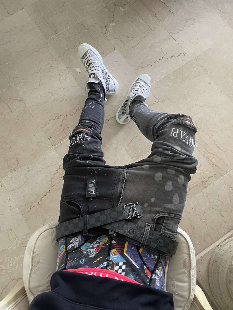 NMericol's tweet photo. #sagging #sagginglow #sagger #jeans https://t.co/9JoQtuDpeT