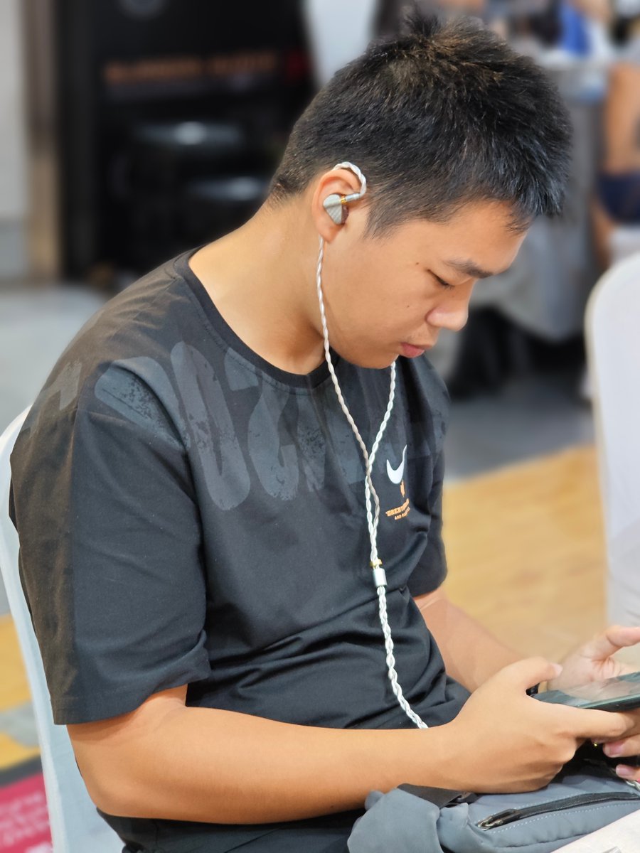 ddhifi_com's tweet photo. Day 3 of ddHiFi at the 18th SIAS Shenzhen International Audio Show

#ddHiFi #AudioShow #NyxNet #EarphoneCable #Surface #IEMs #BC44Pro #AudioCable #SIAV https://t.co/AQov0rXqeJ