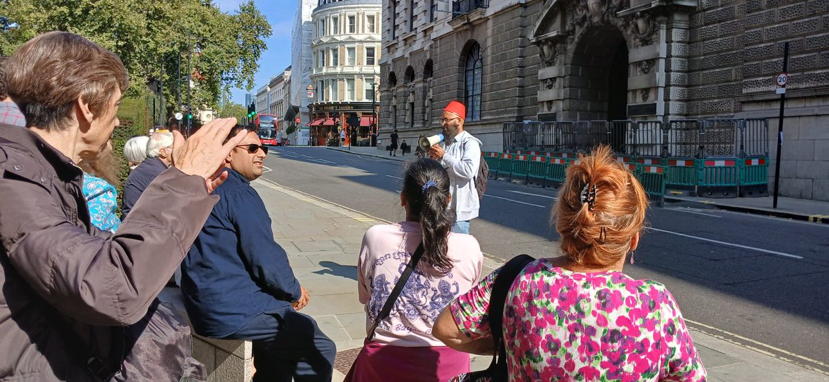 Muslimhistours's tweet image. Busy weekend! Day 1 completed of the @thecityofldn Muslim history tour as part of @openhouselondon. The diversity of Londoners have come out to discover the secrets Muslim gems! For more info about tour visit halaltourismbritain.com
#Muslimhistory #cityofLondon