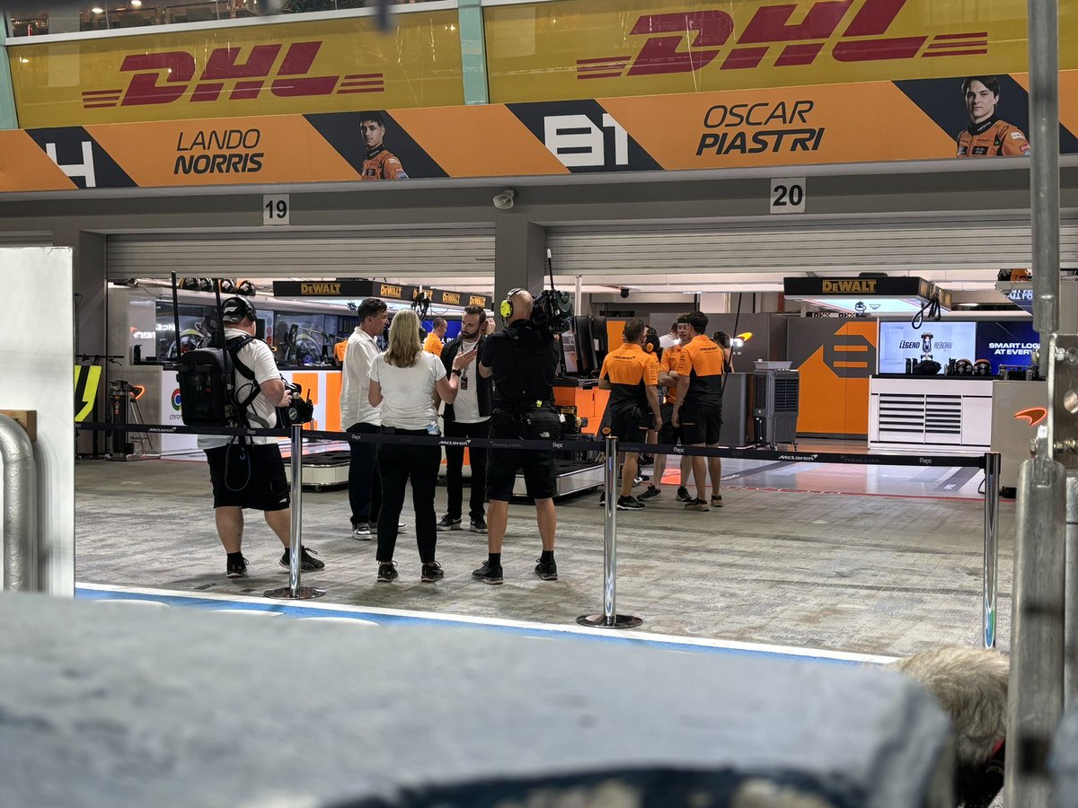 eluvnel's tweet photo. Another great Singapore GP 🧡 https://t.co/jXBXxJKZdI