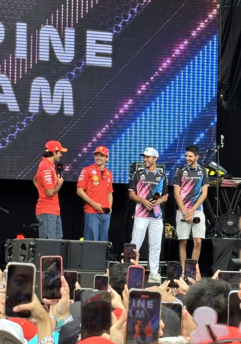 eluvnel's tweet photo. Another great Singapore GP 🧡 https://t.co/jXBXxJKZdI