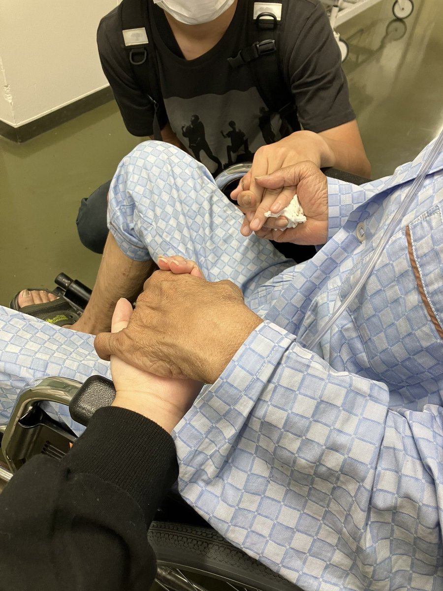 色々あったけど、命の終わりを迎えようとしている実父に寄り添う次男くんと娘ちゃん。
離婚した私も、子供達も『ありがとう』しかない。
#癌闘病 
#自閉症 
#発達障害 
#命の大切さ